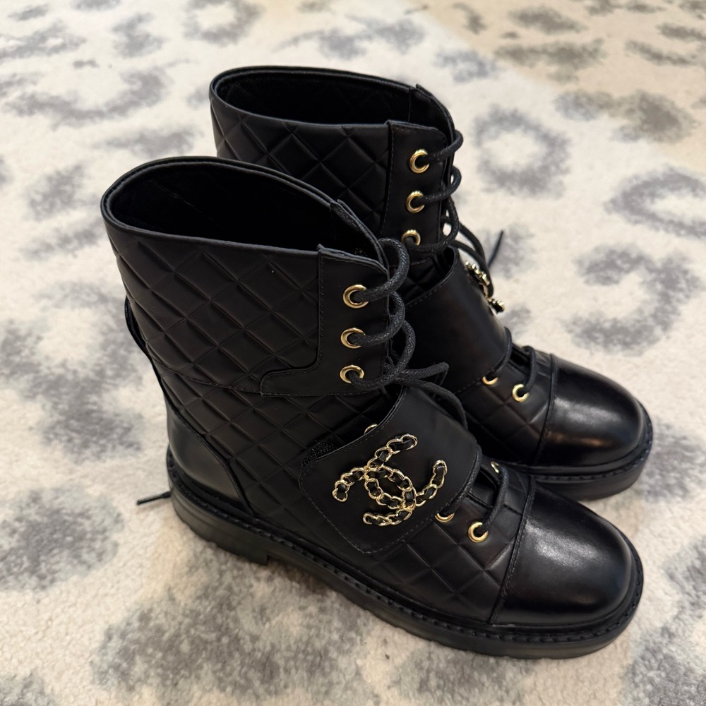 Interlocking C’s inspired booties size 38